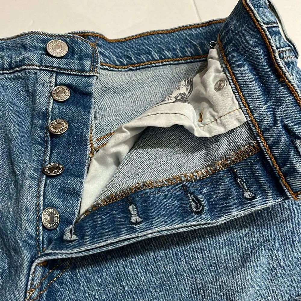 Levi's 501 Denim Shorts Distressed 100% Cotton Button Medium Wash - Picture 4 of 6